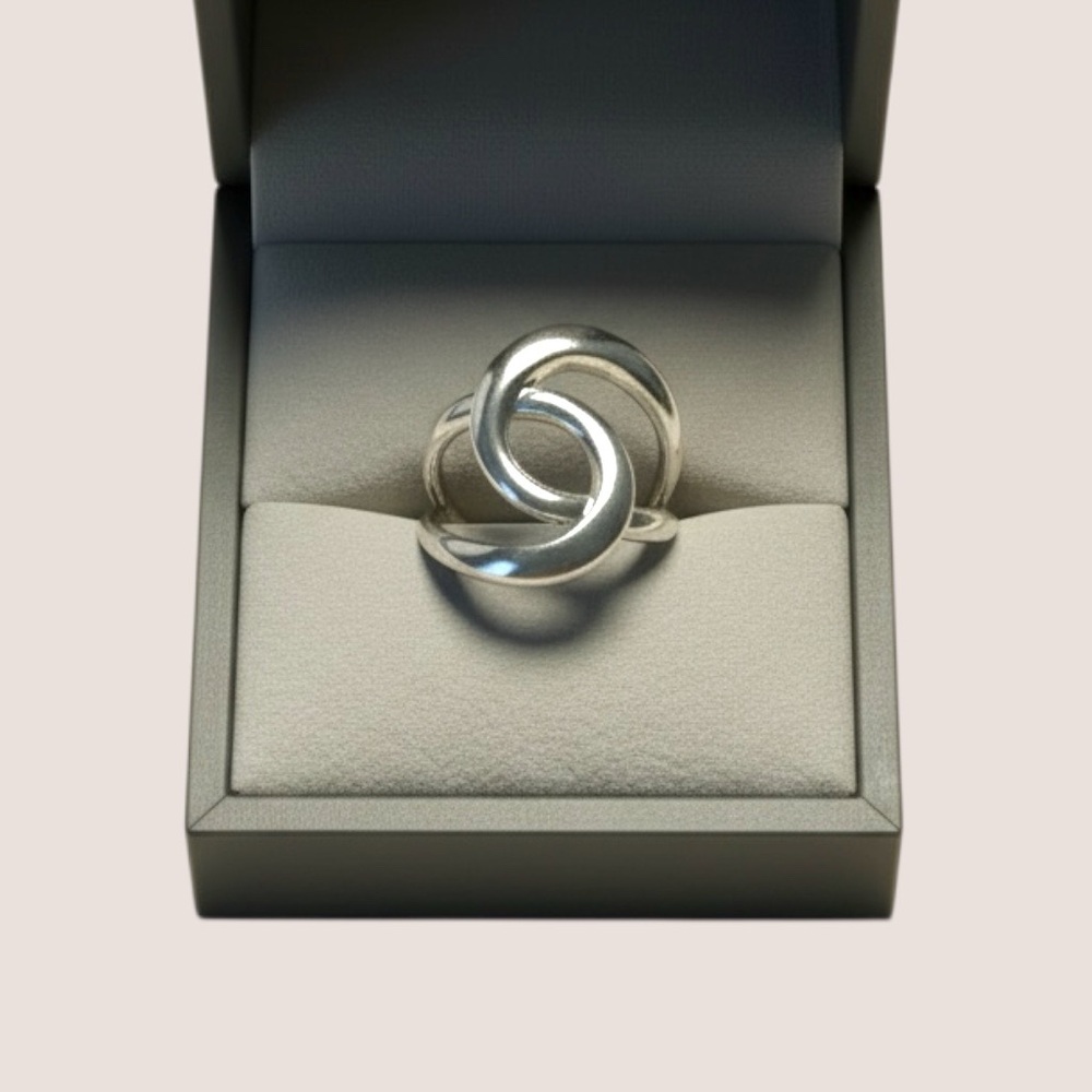 💍 Silver Plated Lover’s Knot Ring • Size 8 • Infinity Twist Knot Statement Ring